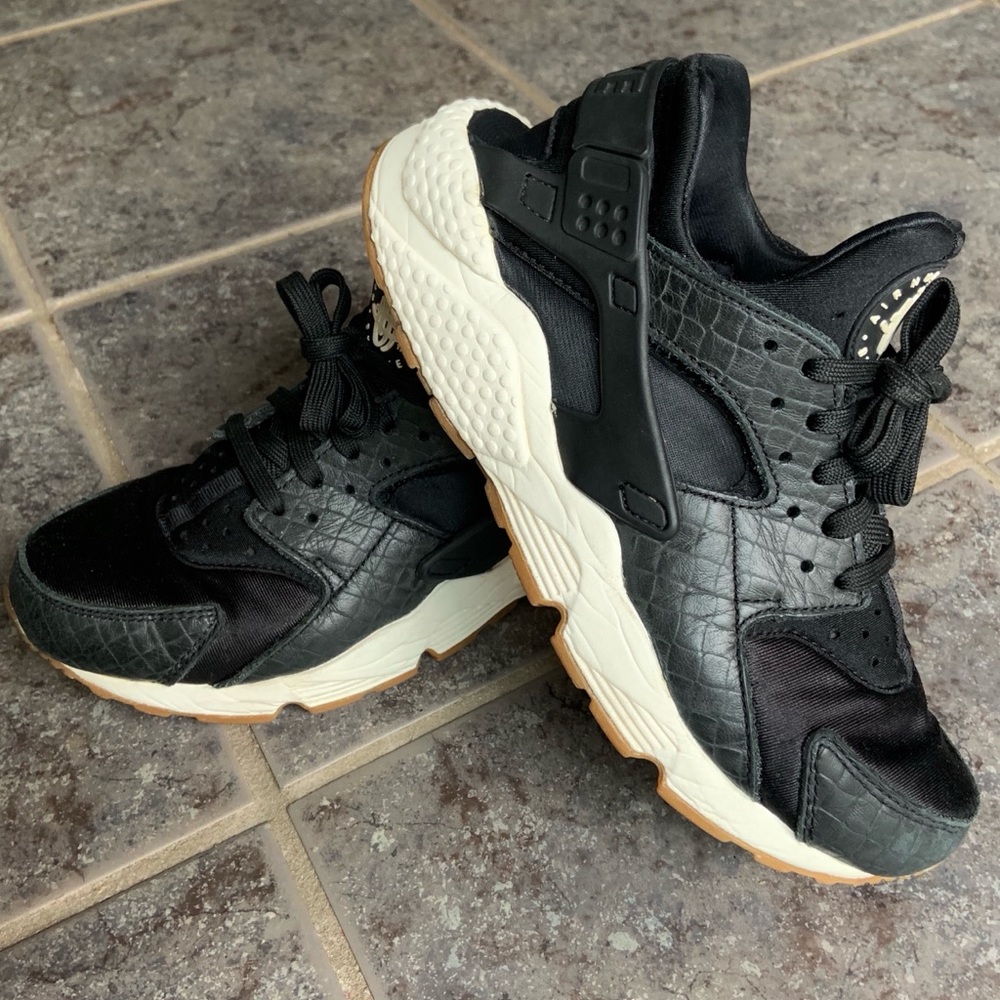NIKE AIR HUARACHES